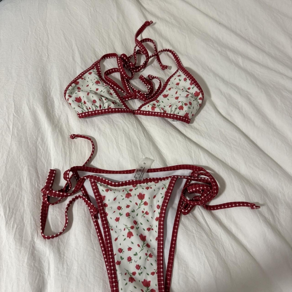 SHEIN Red and White Floral Bikini